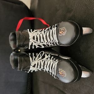 "PALMS " EXCLUSIVE "GOLDEN KNIGHTS " ORNAMENT.